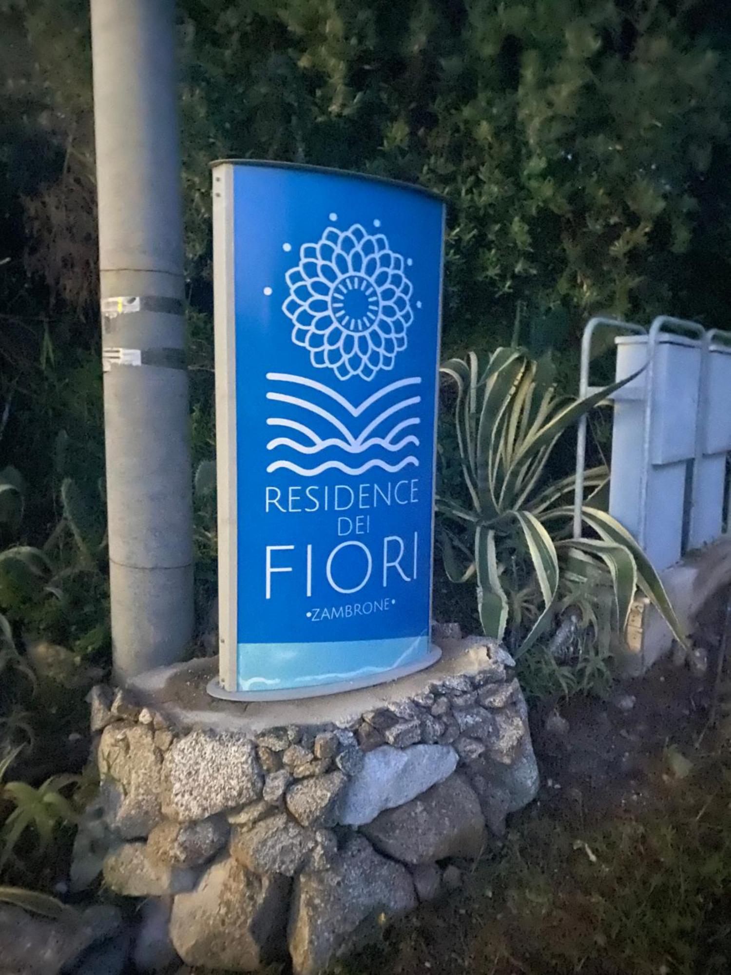 Villa Nove - Residence Dei Fiori Zambrone Exteriér fotografie